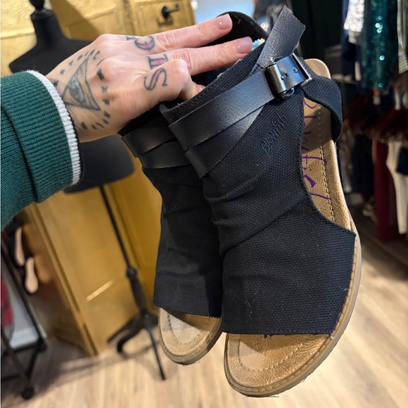 Blowfish Shoes - Blowfish Gladiator Sandals Black Canvas size 8